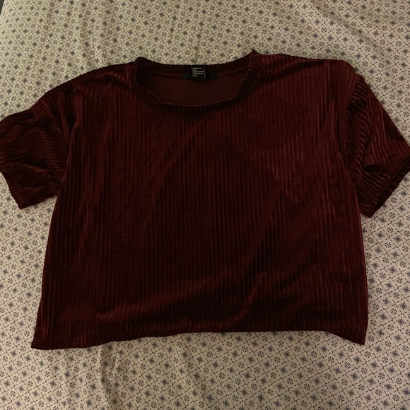 Red velvet crop top - Picture 2 of 2